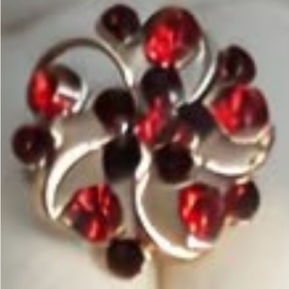 Elegant Red and Gold Women's Brooch